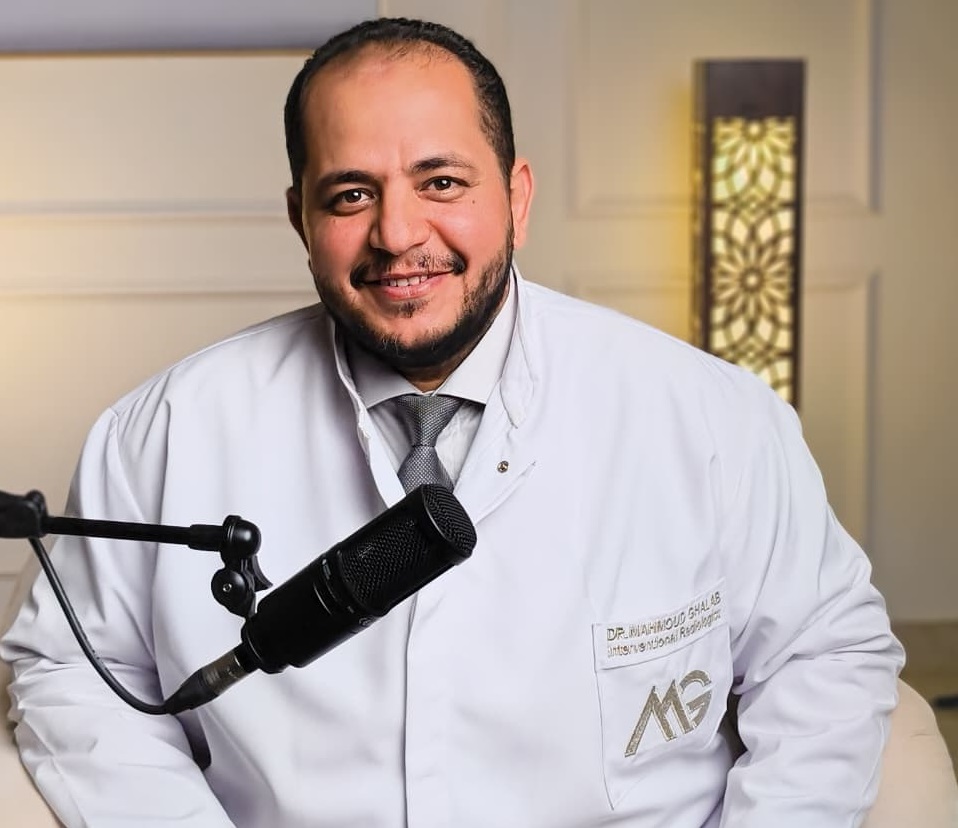 الدكتور محمود عبد العزيز غلاب.. رائد الأشعة التداخلية و صاحب السبق فى علاج تضخم الغدة الدرقية بالقسطرة الشريانية الدكتور محمود عبد العزيز غلاب.. رائد الأشعة التداخلية و صاحب السبق فى علاج تضخم الغدة الدرقية بالقسطرة الشريانية